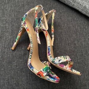 Express women’s High-Heeled Sandals. Sz 6